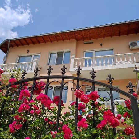 Family Hotel Velevi Velingrad Bagian luar foto