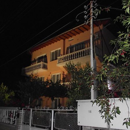 Family Hotel Velevi Velingrad Bagian luar foto