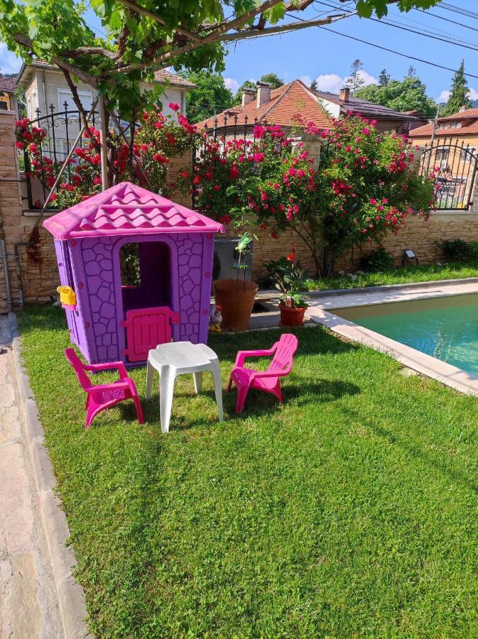 Family Hotel Velevi Velingrad Bagian luar foto