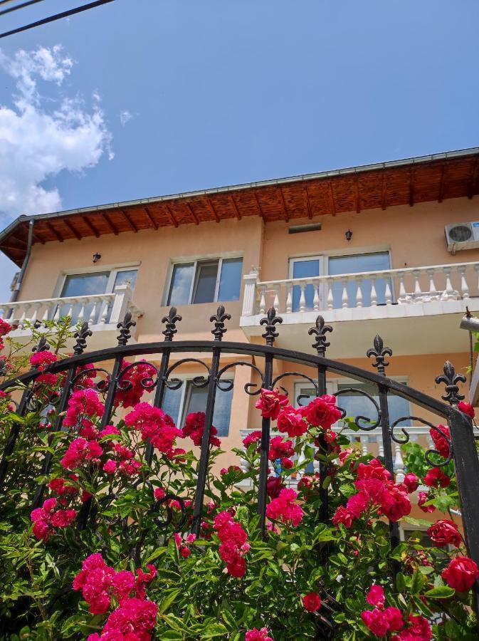 Family Hotel Velevi Velingrad Bagian luar foto