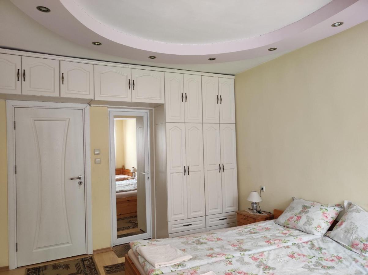 Family Hotel Velevi Velingrad Bagian luar foto