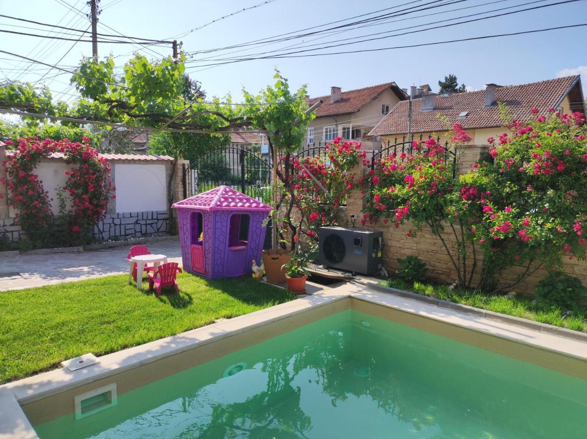 Family Hotel Velevi Velingrad Bagian luar foto