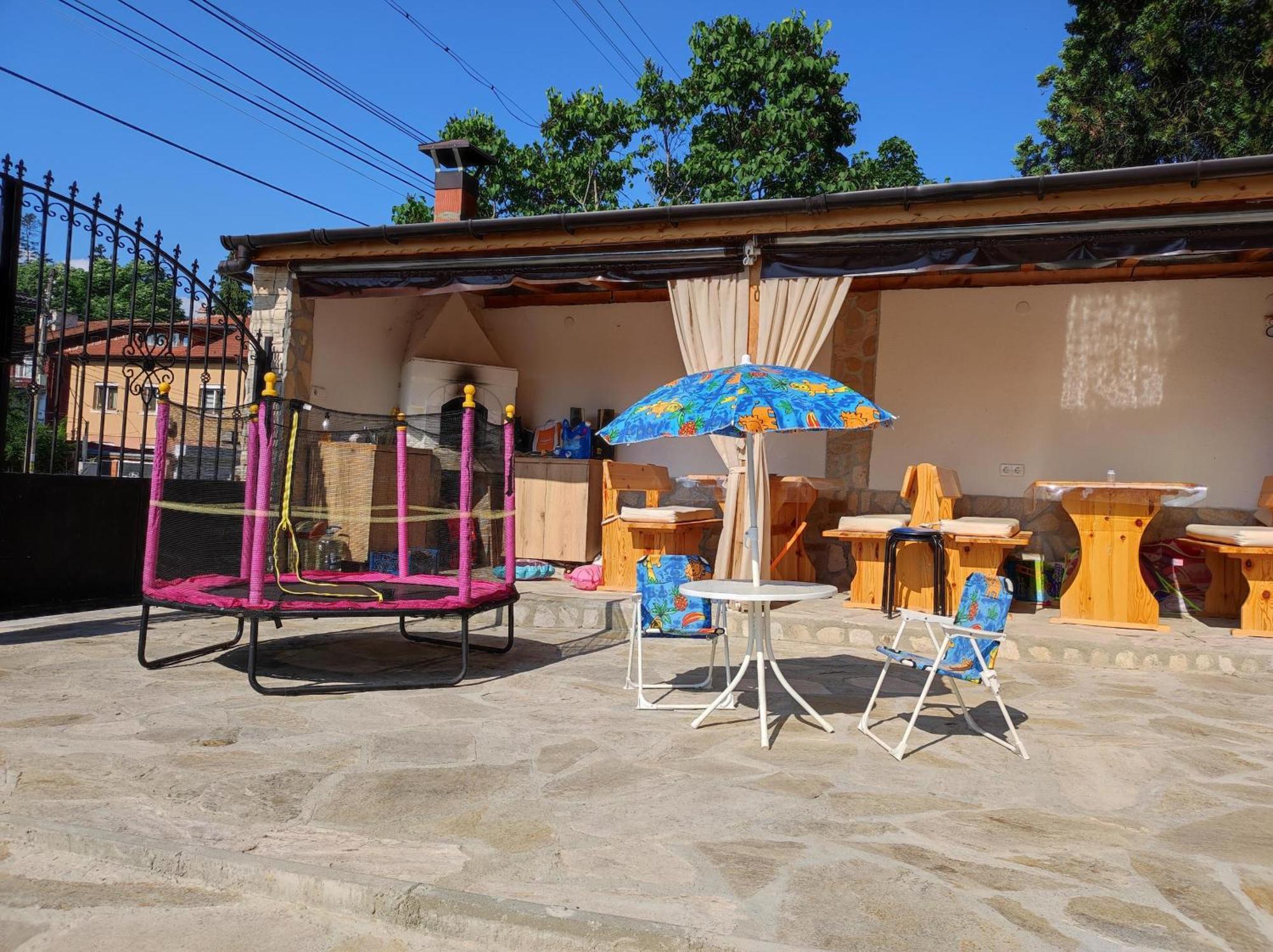 Family Hotel Velevi Velingrad Bagian luar foto