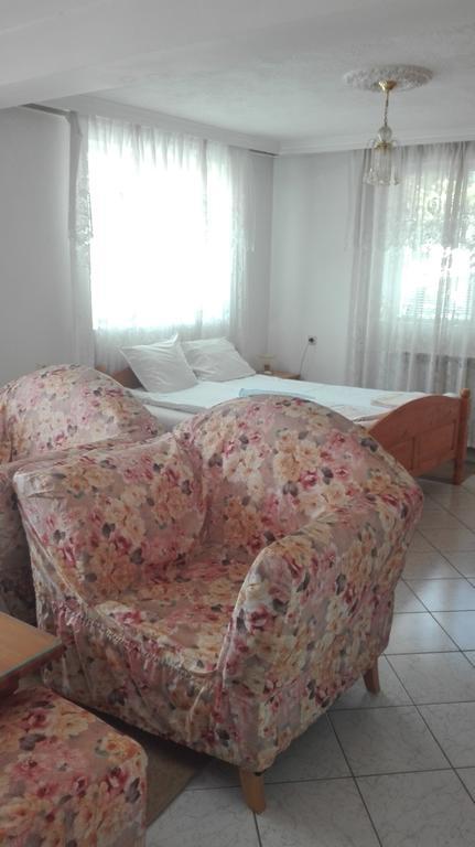 Family Hotel Velevi Velingrad Bagian luar foto